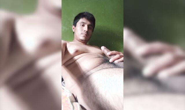 Salgo de la ducha y me masturbo