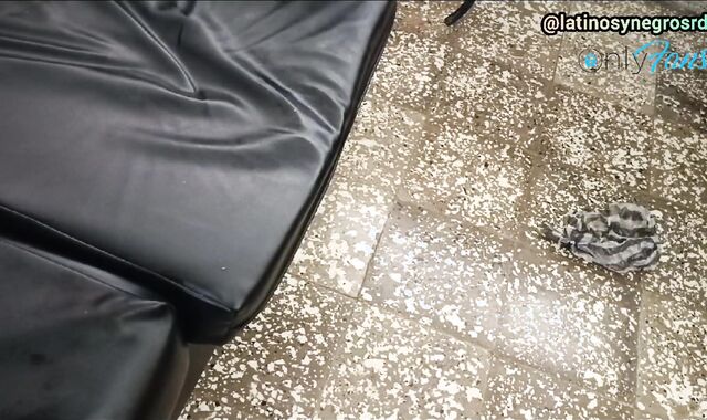 Dándole a mi vecino culon .