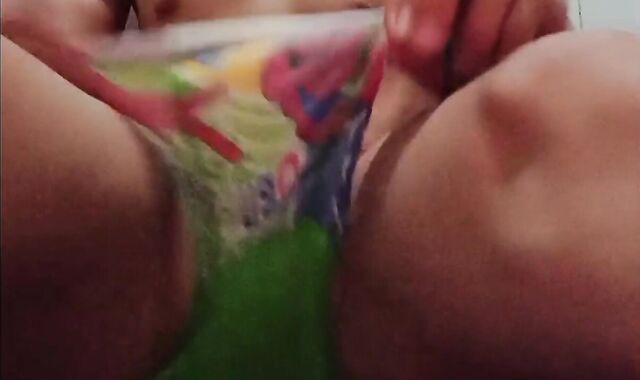 Pinaglaruan ko ang medyo malaki kong burat | Grabe ang sarap mag jakol