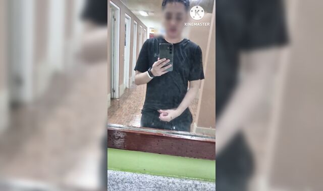 Jakol sa cr ng resort habang may mga nagbabanlaw sa bathroom guest room