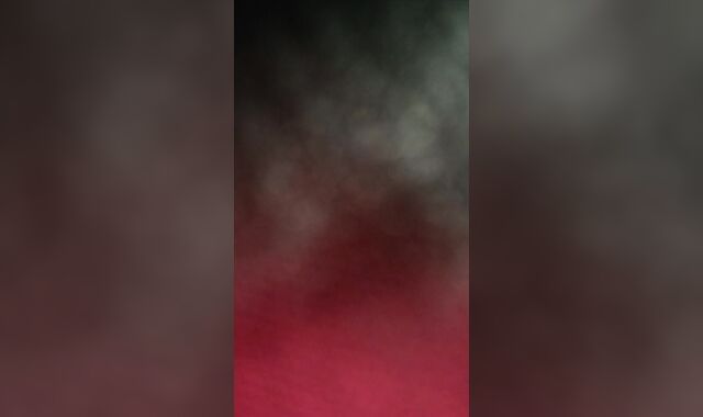 Mi padrastro me encuentra masturbándome y esto pasa