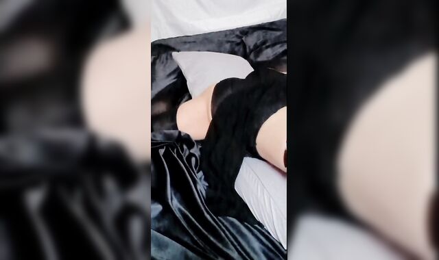 女装ドレスでクッションに射精