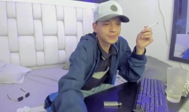 smoking a lil and displaying my underarms