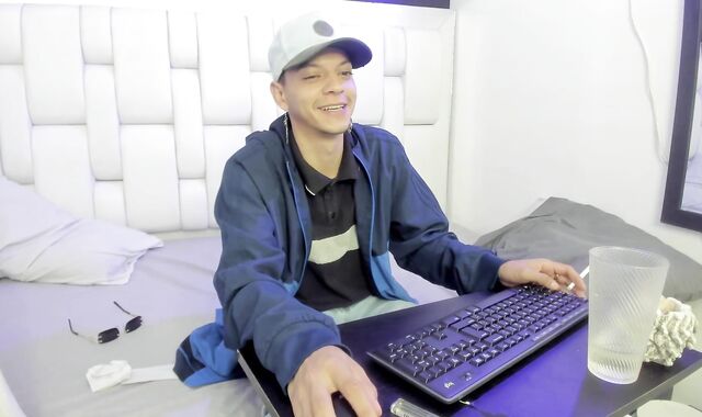 smoking a lil and displaying my underarms