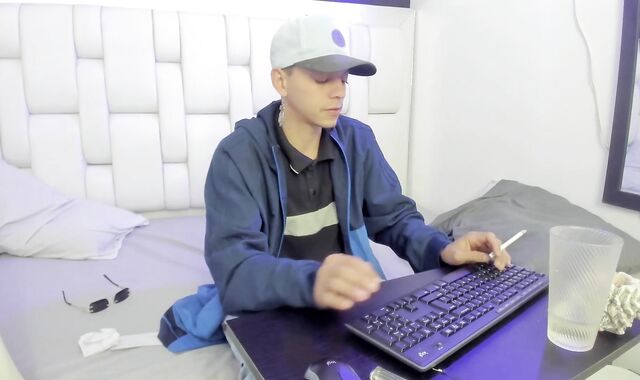 smoking a lil and displaying my underarms