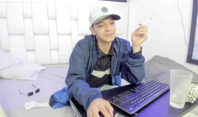 smoking a lil and displaying my underarms