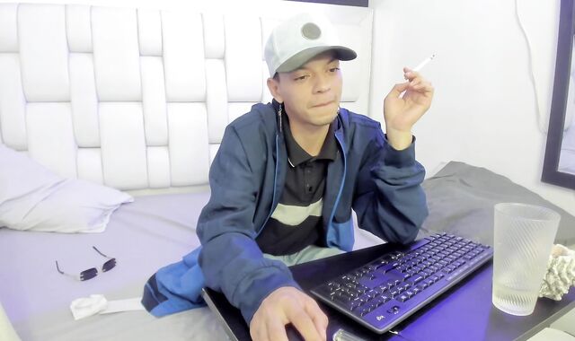 smoking a lil and displaying my underarms