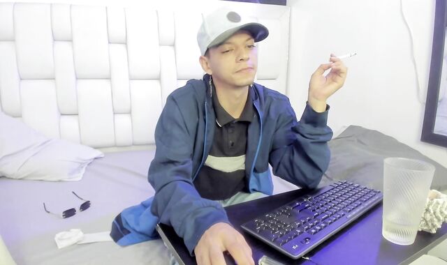 smoking a lil and displaying my underarms