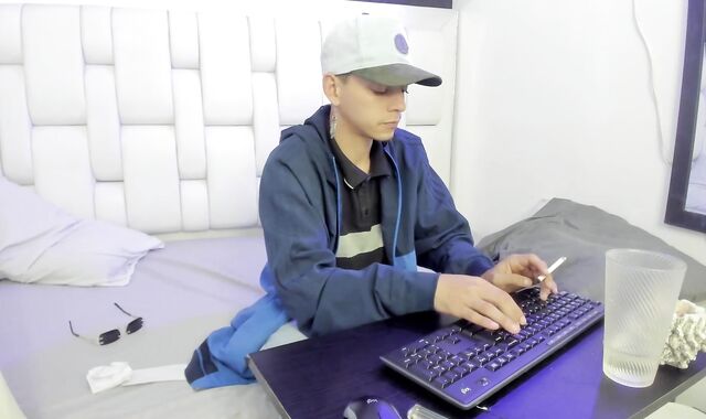 smoking a lil and displaying my underarms