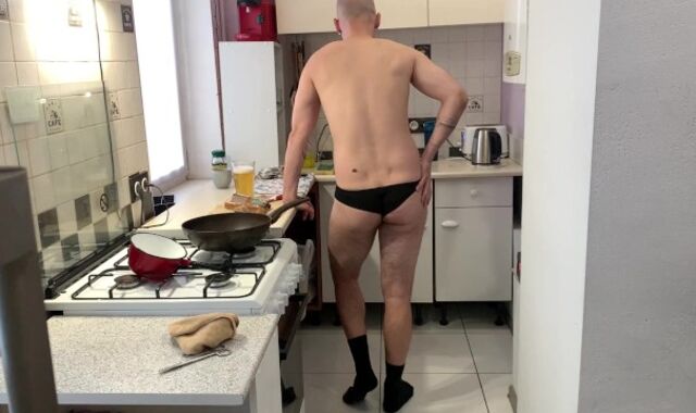 I am waiting for a paramour while my spouse is at work. I am the entire of the USRO liquid