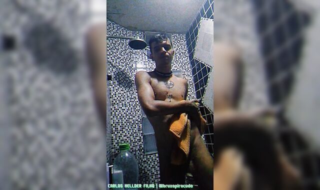 Tomando banho na casa do meu pai