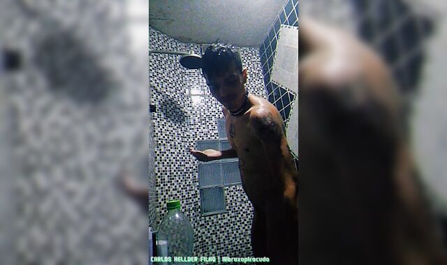 Tomando banho na casa do meu pai