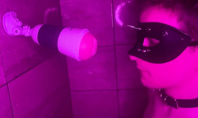 Instructing to munch your cootchie