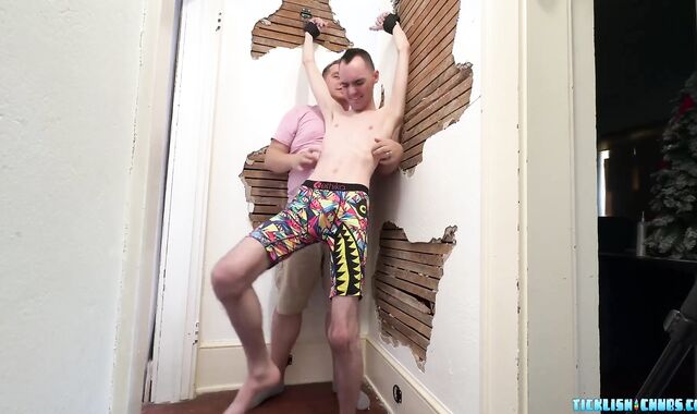 TicklishChubs: Dom Matt luvs his arms rambling around Spiritmonkeys slender bod