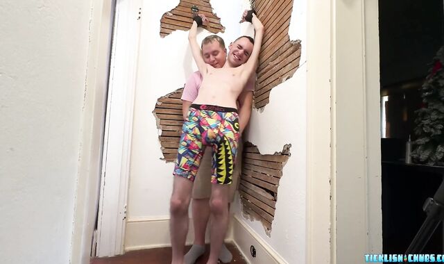 TicklishChubs: Dom Matt luvs his arms rambling around Spiritmonkeys slender bod