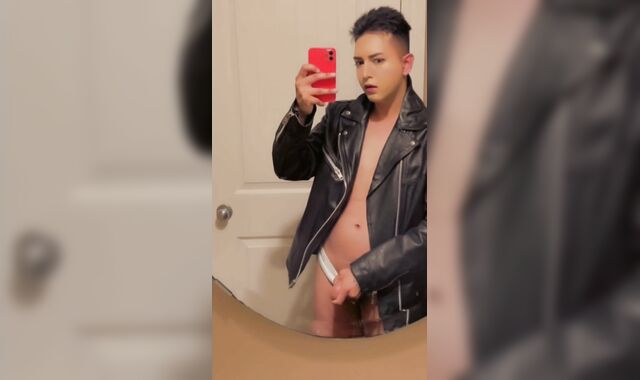 Fem lad in leather jacket masturbates off cut trunk and plays with his stud honeypot