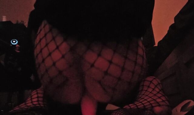 Femboy Sits On XXL Fuck stick