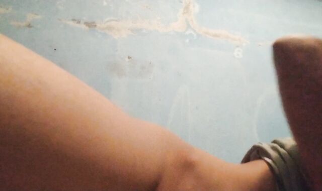 Mostrando mi cuerpo afeminado