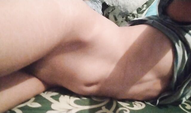 Mostrando mi cuerpo afeminado