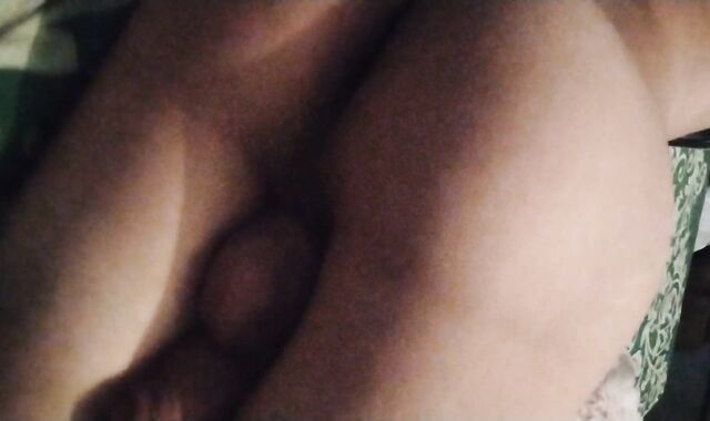 Mostrando mi cuerpo afeminado