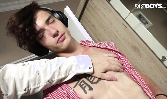 Supah killer muscle guy Johny Walsh large schlong hand job