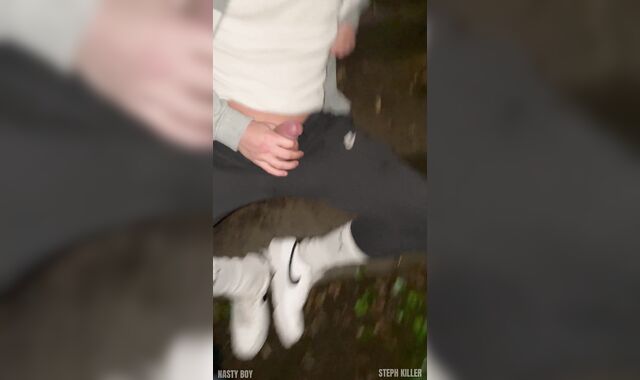 Jeune lad bien chaud se fait baiser dans capotes dehors , Stephkiller et Nastyboy