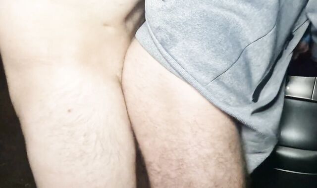 2 JIZZ FLOWS INBETWEEN 2 SUPERSLUTS!!!