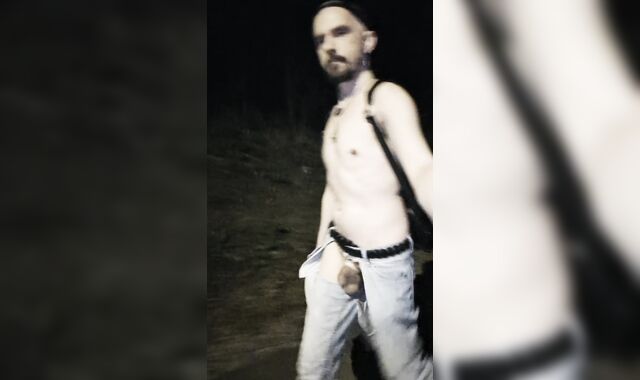 Gewagter Spaziergang im G-string!