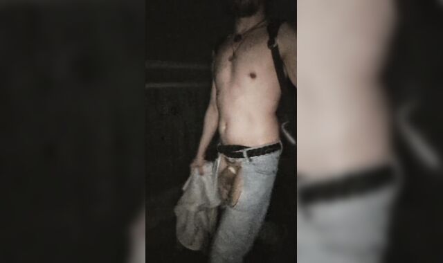 Gewagter Spaziergang im G-string!