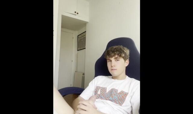 Naughty Youngster Gives His Man meat a Slow, Raw Rubdown