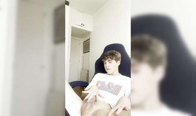 Naughty Youngster Gives His Man meat a Slow, Raw Rubdown