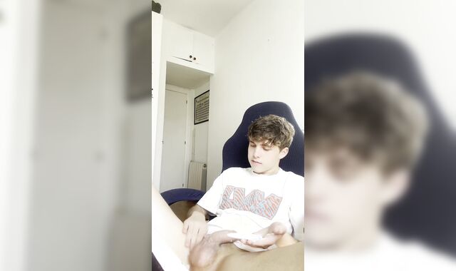 Naughty Youngster Gives His Man meat a Slow, Raw Rubdown