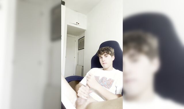 Naughty Youngster Gives His Man meat a Slow, Raw Rubdown