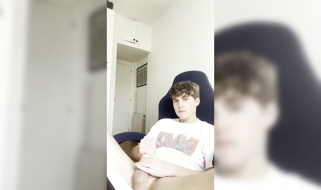 Naughty Youngster Gives His Man meat a Slow, Raw Rubdown