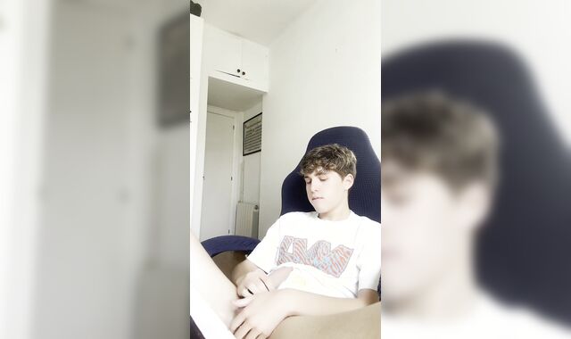 Naughty Youngster Gives His Man meat a Slow, Raw Rubdown