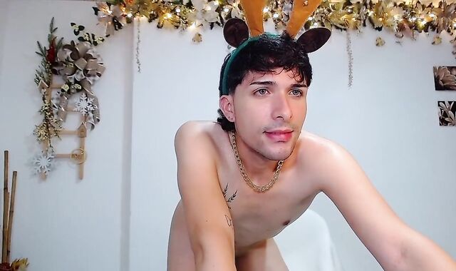 Bucaramanga Colombia reno navideño saca su enorme polla y se masturba hasta sacar toda la leche jism