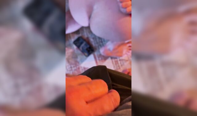 I wank off to my acquaintance's backside, he jacks off too