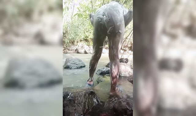 Fapping meaty ebony pecker while douche outdoors part1