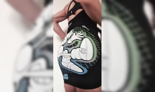 ممم توحشت الزب يكون كبيير يمحنني