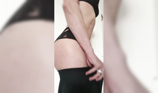 ممم توحشت الزب يكون كبيير يمحنني