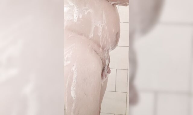 Lush Cleans His Fuck-hole In The Douche