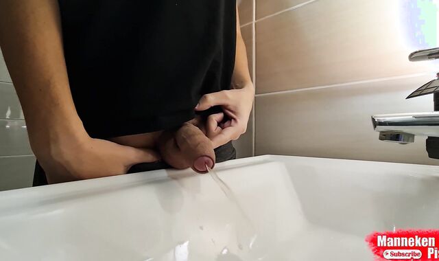 A yam-sized dosage of urine in the washbasin from a stud