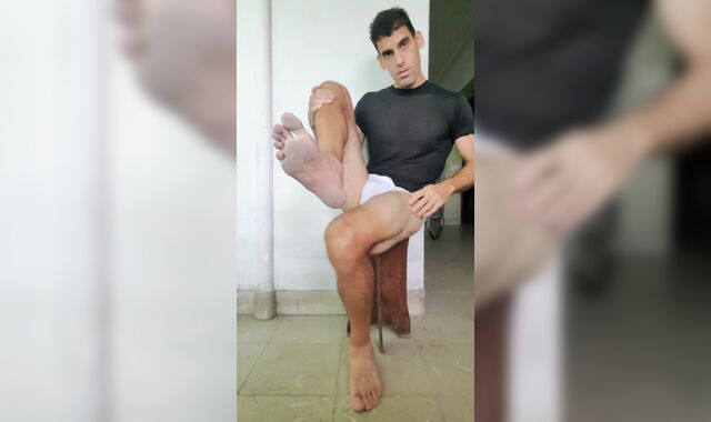 Furry bulky gay-for-pay parent flexing and milking off