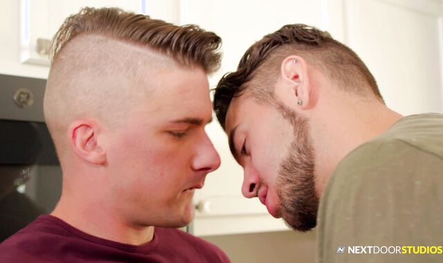 Next Door Humid: Alpha Masculines Examine Their Ultra-kinky Side