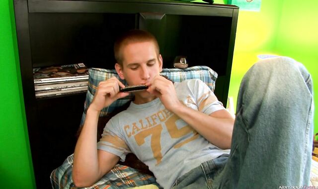 Next Door Twunk: The Art of Whipping out Passions