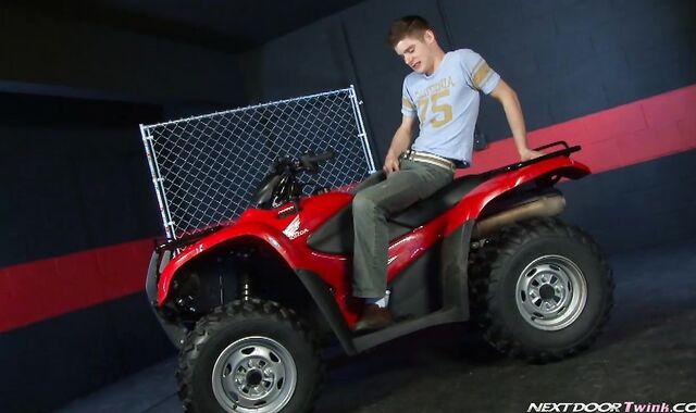 Next Door Twunk: Taut Pink pucker Railing the ATV