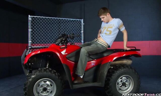 Next Door Twunk: Taut Pink pucker Railing the ATV