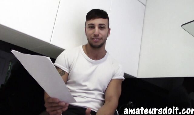 AmateursDoIt - Muscly Kandy Kane