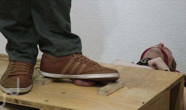 Eggs Stomping Makes uber-sexy Pancakes (sack Stomped In Cell, also Postcum)