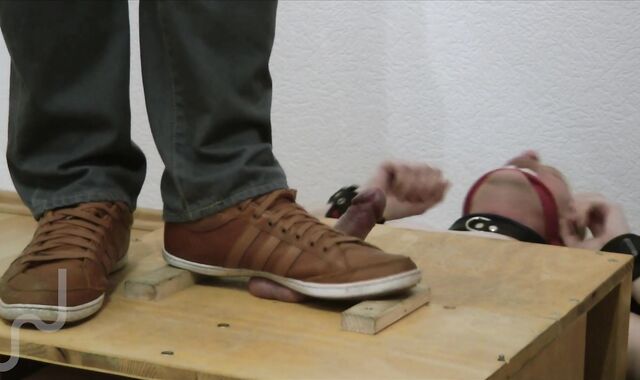 Eggs Stomping Makes uber-sexy Pancakes (sack Stomped In Cell, also Postcum)